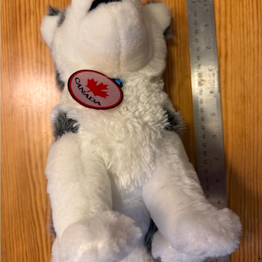 NWOT Husky plush toy, with a Canada 🇨🇦 Collar, white and grey. - Picture 7 of 8